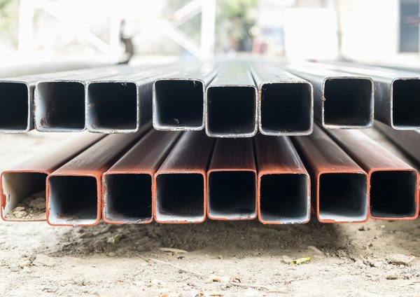 Découvrez les tubes en acier, fer, aluminium et inox de qualité