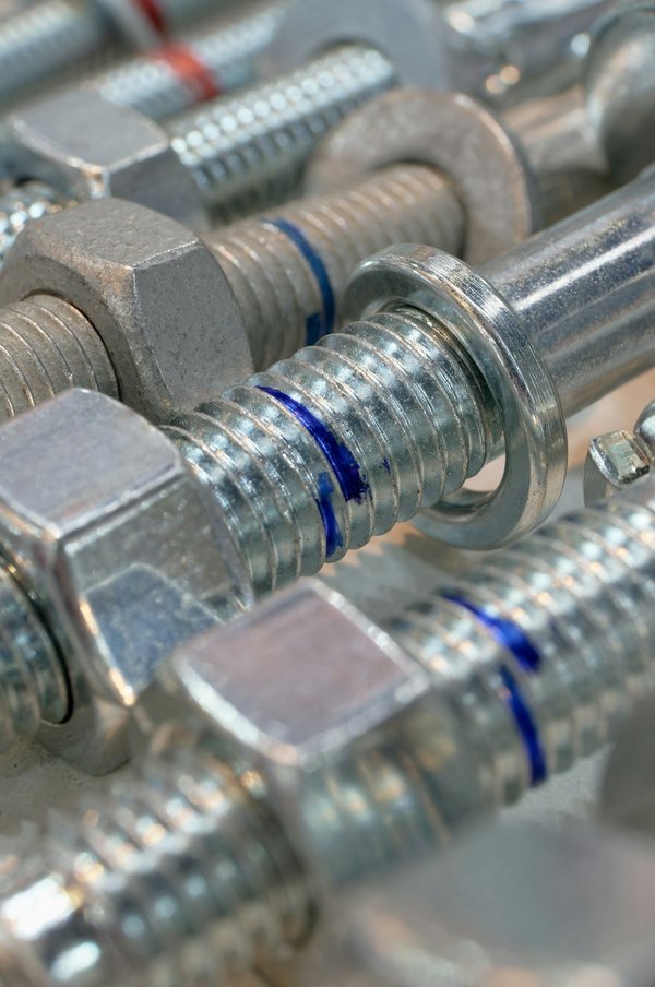 Tout savoir sur les écrous : types, matériaux et choix judicieux