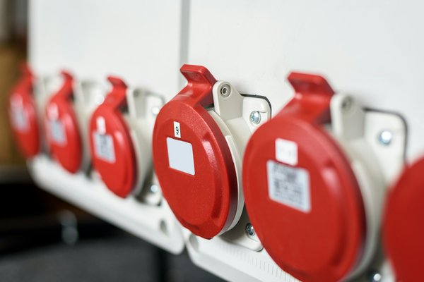 Comment installer un cache prise legrand niloé facilement ?