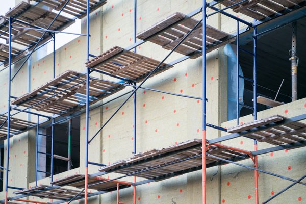 Façadier chambéry : votre expert en peinture et isolation extérieure